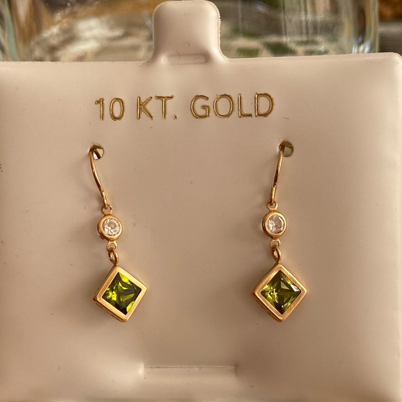 10 KT gold Peridot / CZ earrings - Picture 1 of 5